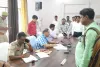 Ballia News : शिक्षाधिकारी समेत 21 अनुपस्थित अधिकारियों का डीएम ने रोका वेतन