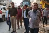 Ballia News : अतिक्रमण के खिलाफ बुलडोजर के साथ सड़क पर उतरे अफसर