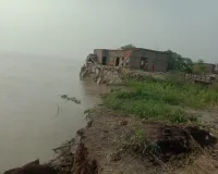 बलिया में बाढ़ और कटान का तांडव : सरयू नदी की तेज धारा में समाया दो घर
