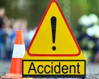 Road Accident in Ballia : पेड़ से टकराई बारातियों से भरी पिकअप, एक की मौत ; तीन रेफर