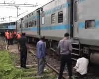 Train Accident : ओवरनाइट एक्सप्रेस के दो डिब्बे पटरी से उतरे, देखें Video