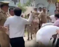 पुलिस के सामने पिट गए बीजेपी विधायक योगेश वर्मा, Video वायरल