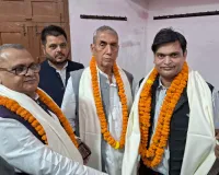 Ballia News : दिल्ली मेट्रो के सेक्शन इंजीनियर मिथिलेश गुप्त को सांसद ने किया सम्मानित