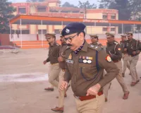 बलिया एसपी ने ली साप्ताहिक परेड की सलामी, फिर लगाई पुलिसकर्मियों के साथ दौड़, देखें Video