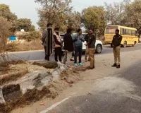 बलिया-रसड़ा मार्ग पर दुर्घटना बाहुल्य स्थलों पर सुधारात्मक कार्य शुरू, तीन दिन पहले एक्सीडेंट में हुई थी डाक्टर की मौत