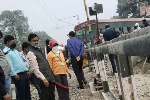 मौसम का बदलता मिजाज देख ट्रैक पर उतरे पूर्वोत्तर रेलवे के अफसर