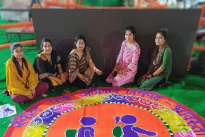 CM Yogi श्रावस्ती से करेंगे स्कूल चलों अभियान की शुरुआत, शिक्षिकाओं ने सजाई ऐसी रंगोली