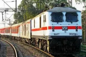 'अग्निपथ' की धधकती आग : बलिया-आजमगढ़ समेत इन स्टेशनों से जाने वाली 20 ट्रेनें निरस्त