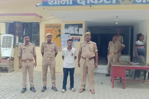 बलिया पुलिस के हत्थे चढ़ा 'वो', जिला पंचायत सदस्य की तलाश तेज