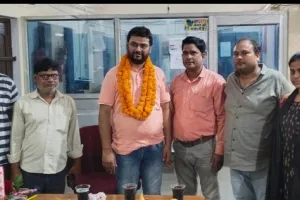 Ballia News : बड़ौदा यूपी बैंक के शाखा प्रबंधक को ससम्मान किया विदा