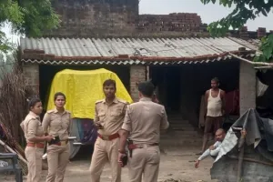 Ballia Crime : चारपाई पर मृत मिली किशोरी, तरह-तरह की हो रही चर्चाएं ; जांच में जुटी पुलिस