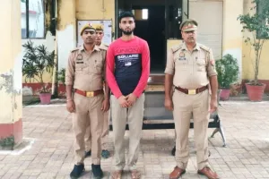 Ballia Police को रेलवे स्टेशन के पास मिली सफलता, संगीन धाराओं में वांछित युवक गिरफ्तार