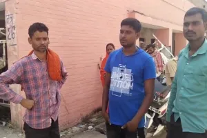 Ballia : आधी रात के बाद गड्ढे में पलटी बाइक, युवक की मौत