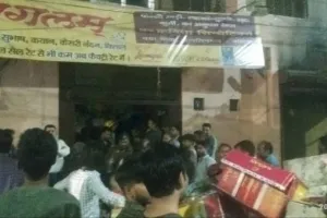 Ballia News : शहर की एक कपड़े की दुकान में लगी आग, पहुंचा फायर ब्रिगेड