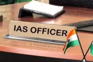 UP IAS Transfer: 19 IAS अफसरों के तबादले, कई जिलों के बदले DM