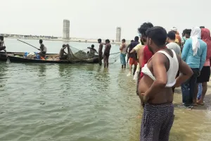 बलिया में गंगा दशहरा पर बड़ा हादसा : इस पार किशोरी, उस पार डूबे चार युवक