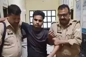 बुर्का पहनकर LLB छात्रा पर फेंका तेजाब, पुलिस ने एनकाउंटर में आरोपी को लगी गोली ; देखें VIDEO