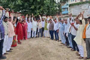 बलिया के शिक्षा मित्रों की हुंकार-अबकी आर या पार : लखनऊ में धरना प्रदर्शन की तैयारी को सौंपी जिम्मेदारी