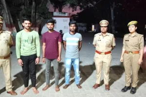 Ballia News : लड़कियों को देखकर कॉमेंट करने व अश्लील गाना गाने वाले तीन युवक गिरफ्तार