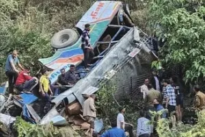 Bus Accident News : एक्सीडेंट में 36 लोगों की दर्दनाक मौत, बस में सवार थे 55 यात्री