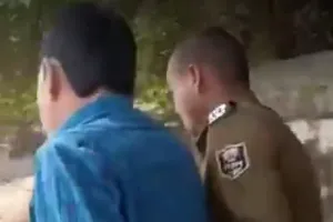 स्कूल में बच्चों को पढ़ाते समय डांस करने लगे गुरुजी, शराबी शिक्षक का Video वायरल