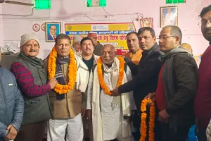 Ballia News : प्राथमिक शिक्षक संघ ने सेवानिवृत्त पदाधिकारियों को किया सम्मानित