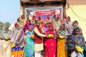 Ballia News : पूर्व मंत्री विक्रमादित्य पांडेय की स्मृति में  जरुरतमंदों के बीच शिष्य ने जगाई अनोखी अलख