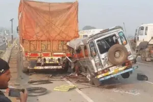 Road Accident : महाकुंभ जा रहे पति-पत्नी समेत 6 की मौत, घटनास्थल का मंजर देख कांपे लोग